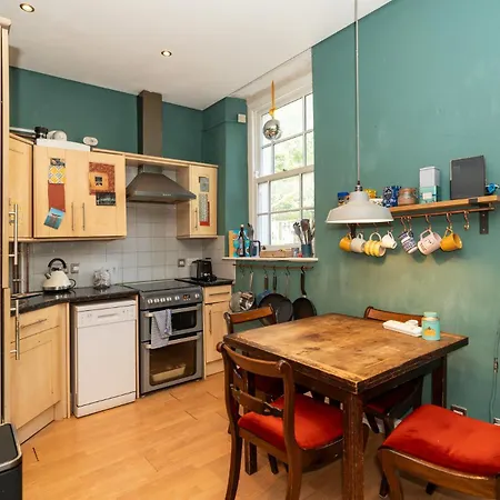 Apartment 1bdr 1ba Flat On Vibrant Gloucester Road *