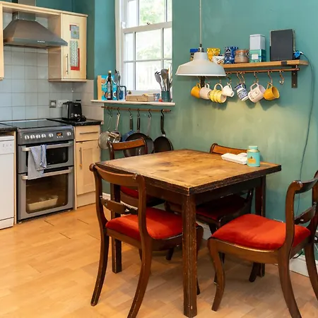 1bdr 1ba Flat On Vibrant Gloucester Road