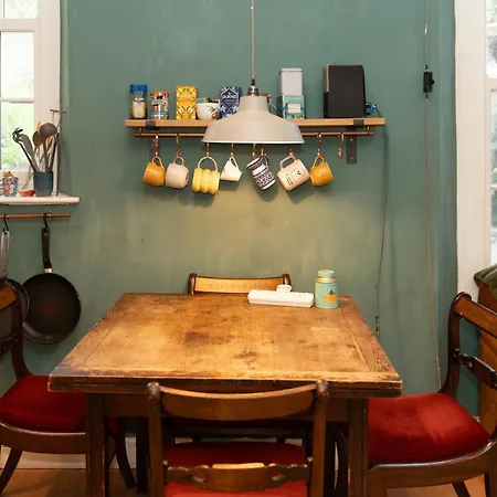 1bdr 1ba Flat On Vibrant Gloucester Road Apartment