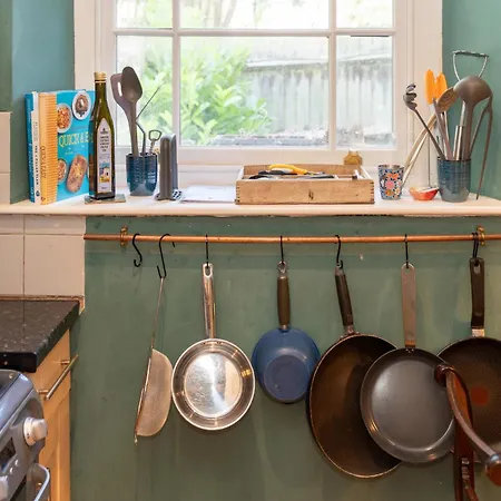 Apartment 1bdr 1ba Flat On Vibrant Gloucester Road