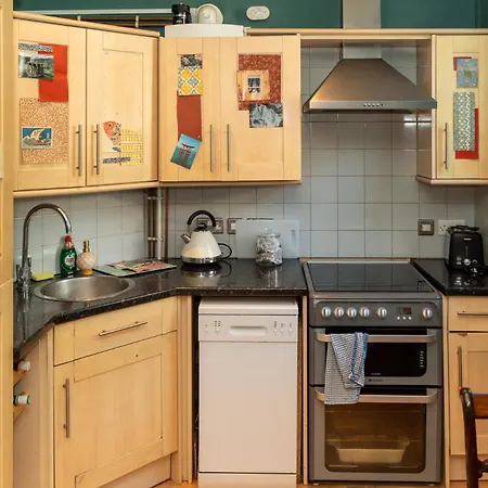 1bdr 1ba Flat On Vibrant Gloucester Road