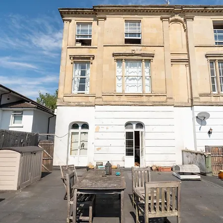 1bdr 1ba Flat On Vibrant Gloucester Road *